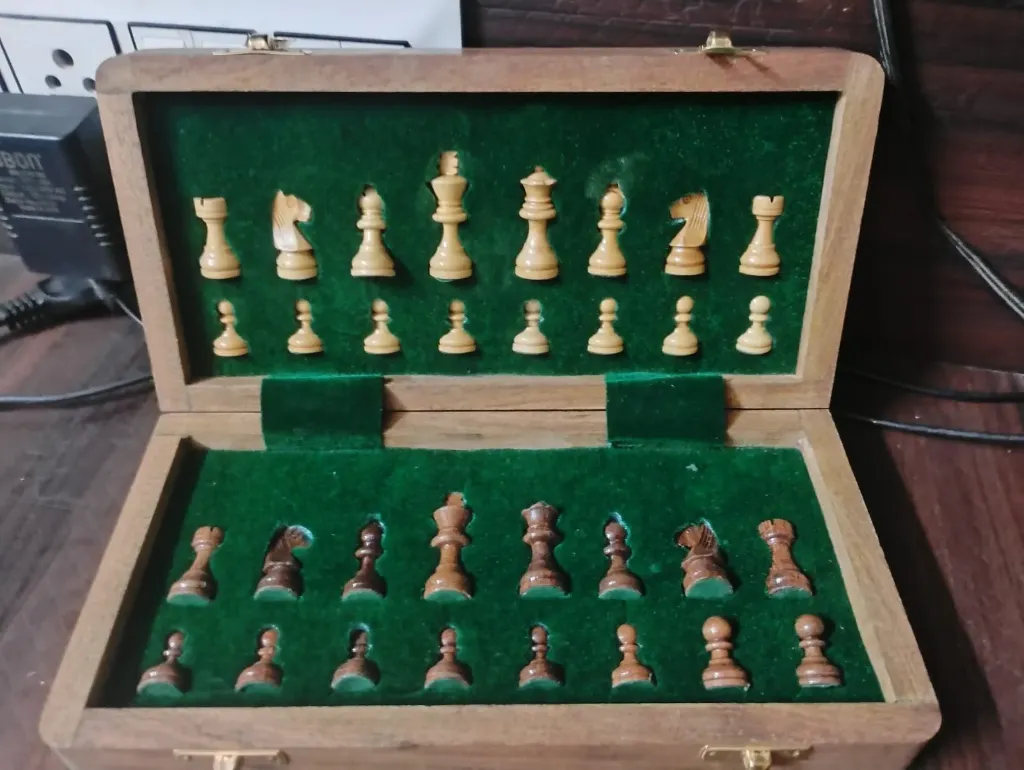 7" Wooden Magnetic Foldable Chess set